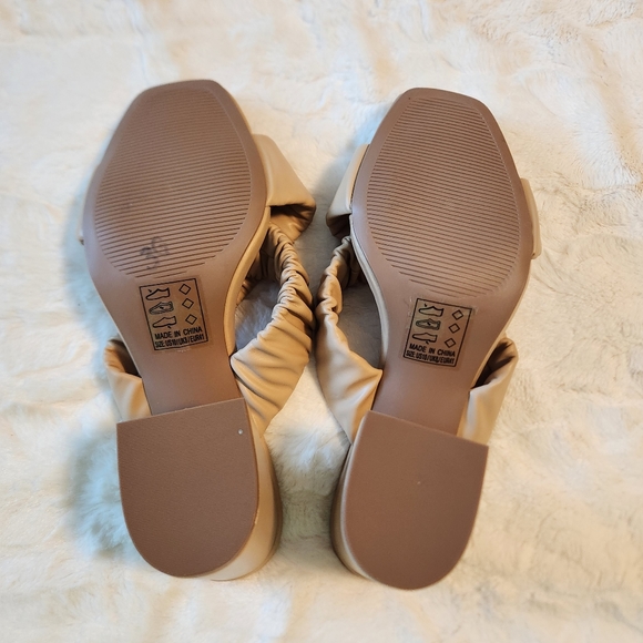 QUPID Nude / Tan Block Heel Summer Sandal,  Size 10, New! - Picture 6 of 8